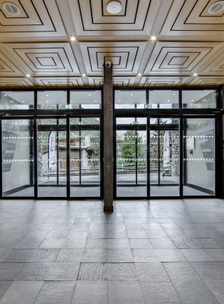 Porte automatique isolante