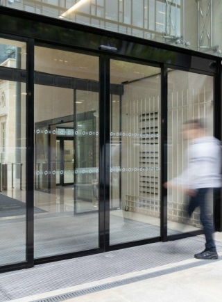 Porte automatique coulissante